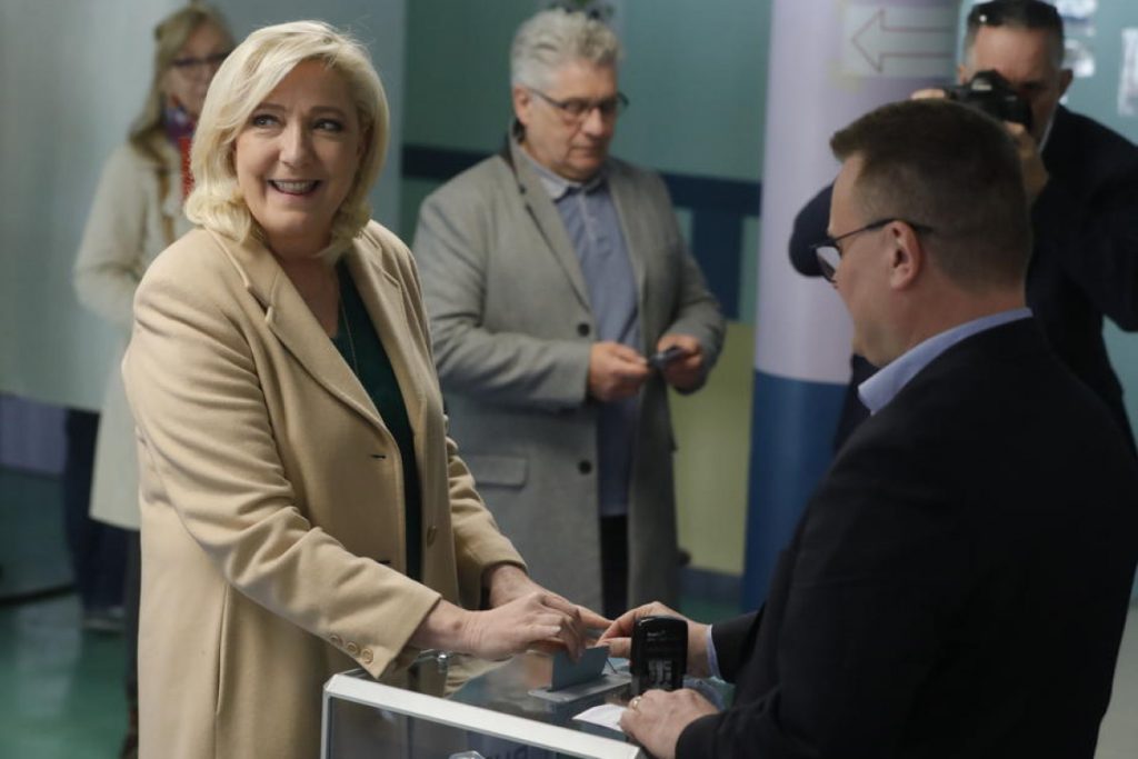 Fransa’da cumhurbaşkanlığı seçimi ikinci tura kaldı