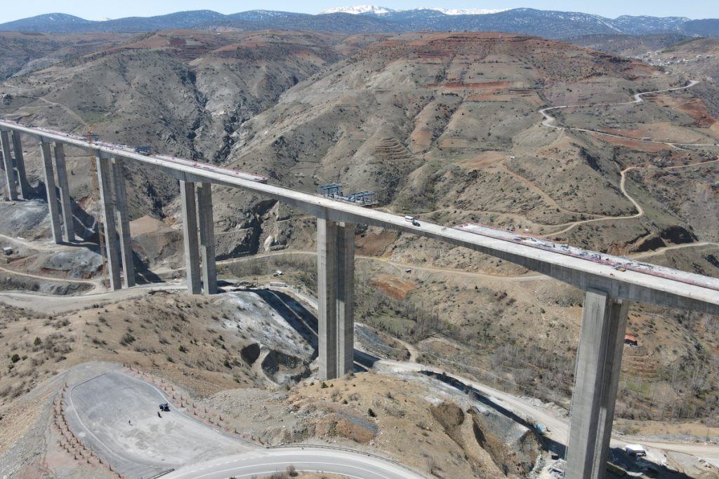 Türkiye’nin en uzun viyadüğü! Bakan Karaismailoğlu inceledi