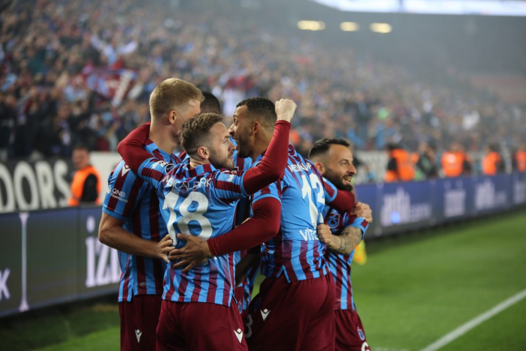 Trabzonspor Şampiyon! 38 yıllık özlem bitti