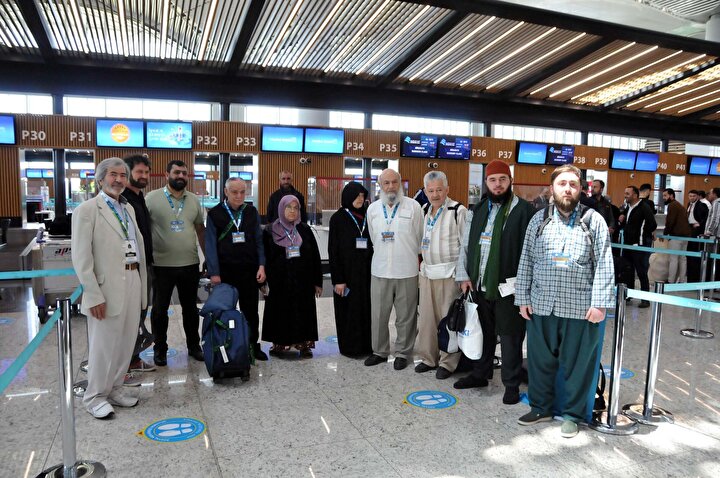 İki yıl aradan sonra ilk umre grubu yola çıktı