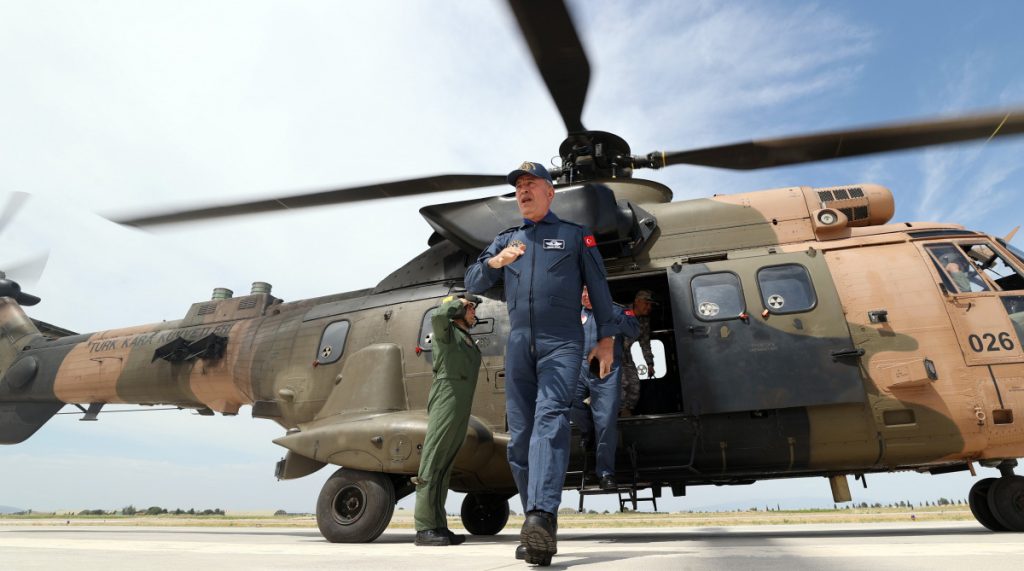 Bakan Akar’dan, Yunanistan’a sert mesajlar