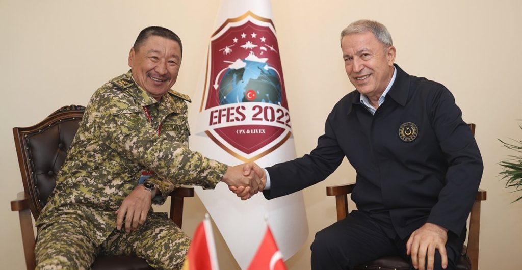 Hulusi Akar, Kırgızistanlı mevkidaşıyla bir araya geldi