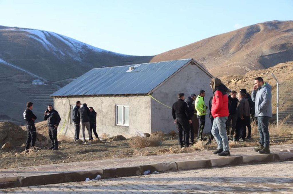 Silah sesi yankılandı! Eşini ve doktor yeğenini öldürdü