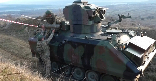 Ağır silahlarla tatbikat nefes kesti
