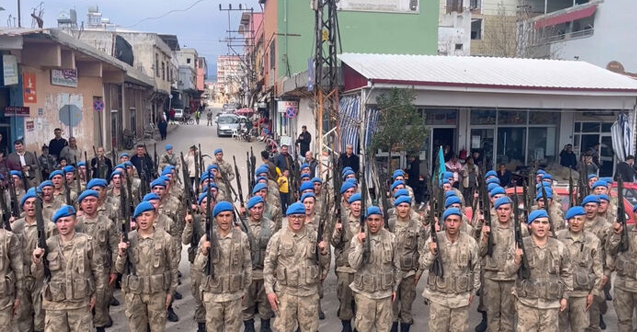Hatay’da 2 bin 700 asker görevlendi! Mehmetçik komando marşıyla kentten ayrıldı