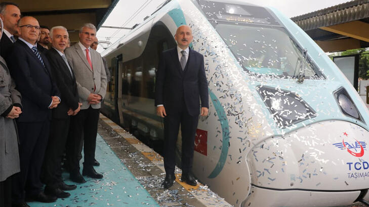 Bakan Karaismailoğlu: Milli tren bugün yolcu taşımaya başlayacak