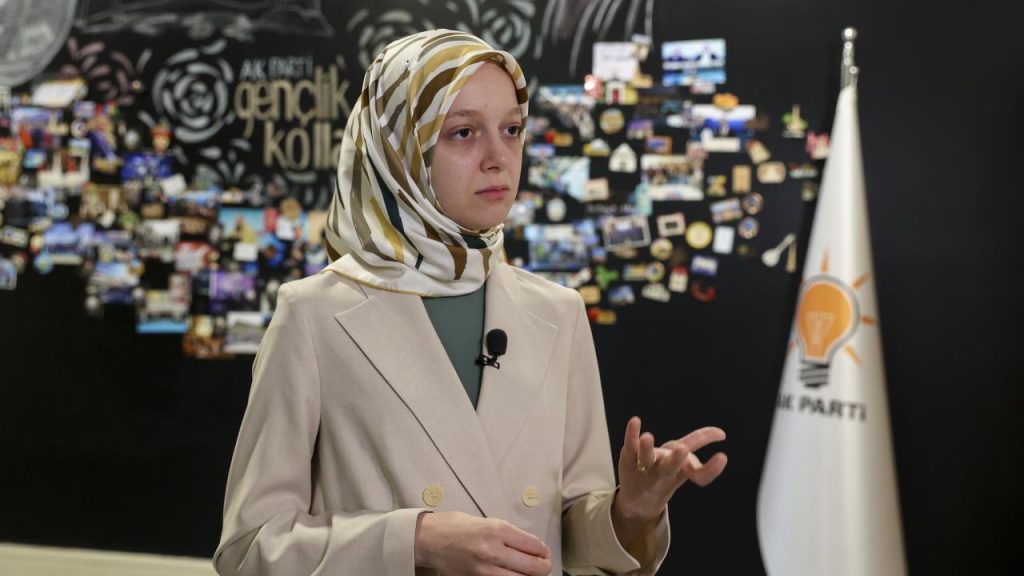 TBMM’nin en genç milletvekili AK Partili Zehranur Aydemir mazbatasını aldı