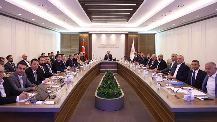 Bakan Özhaseki: Deprem bölgesindeki konutları süratle tamamlayacağız