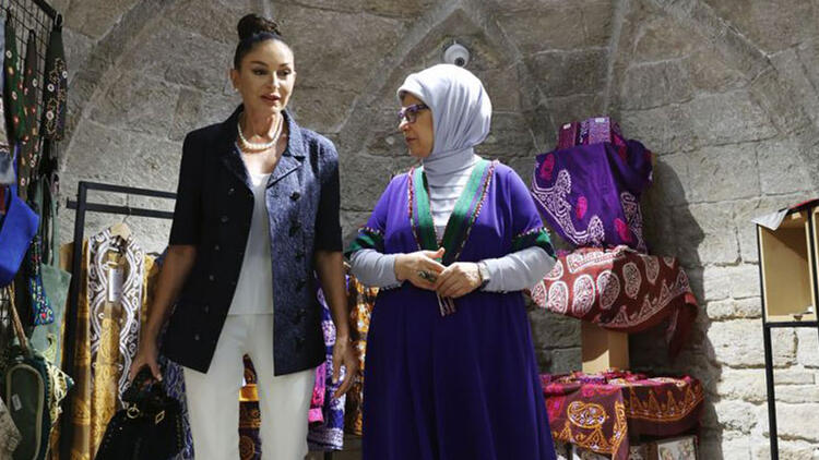 Emine Erdoğan, Bakü’de İçerişehir’i ziyaret etti