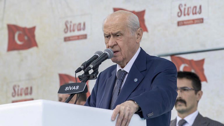 Bahçeli’den Rabia Kadir çağrısı