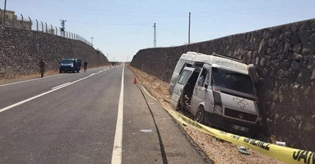Tarım işçilerini taşıyan minibüs kaza yaptı: 3 ölü, 17 yaralı