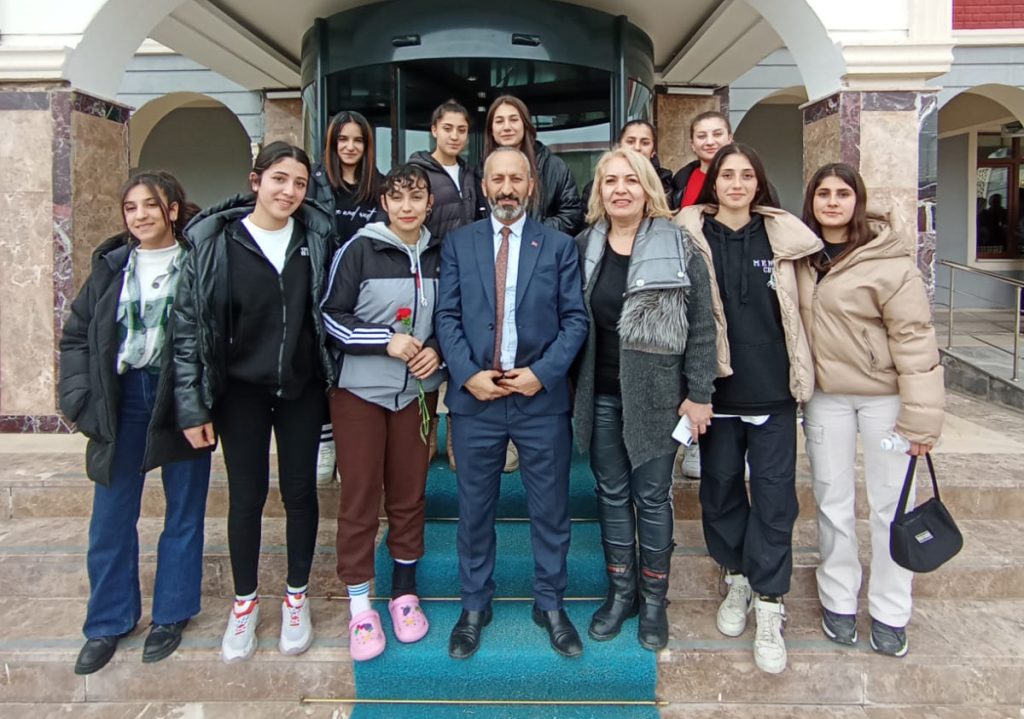 Van Ermeni mezalimi bir kez daha lanetlendi