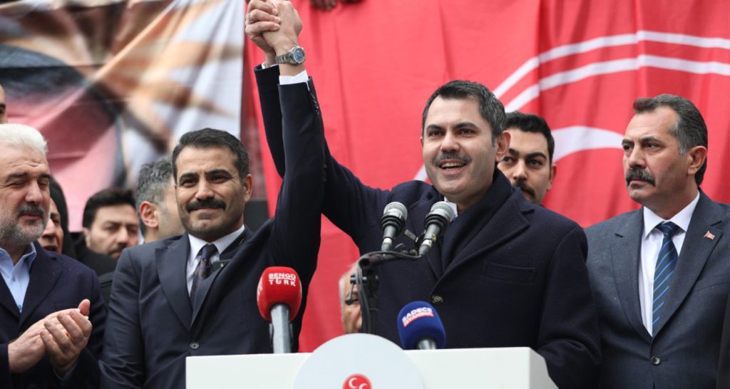 Kurum ve Beşiktaş Belediye Başkan Adayı Serkan Toper Seçim Koordinasyon merkezi açtı