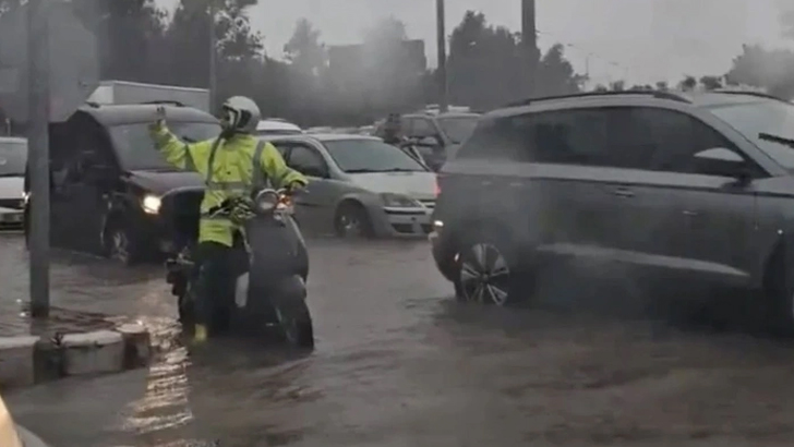 Önce İzmir şimdi de Antalya! Yağmur sonrası yollar göle döndü