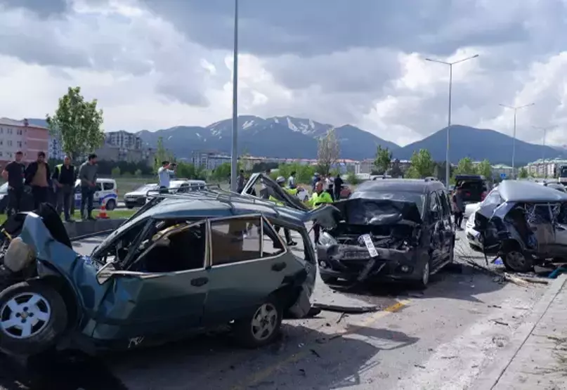 Freni boşalan beton mikseri dehşet saçtı